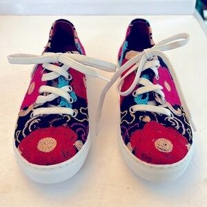 Shans Amsterdam Handcrafted Embroidered Sneakers size 36